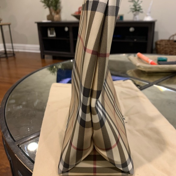 Burberry Novacheck Medium Tote - Picture 4 of 12